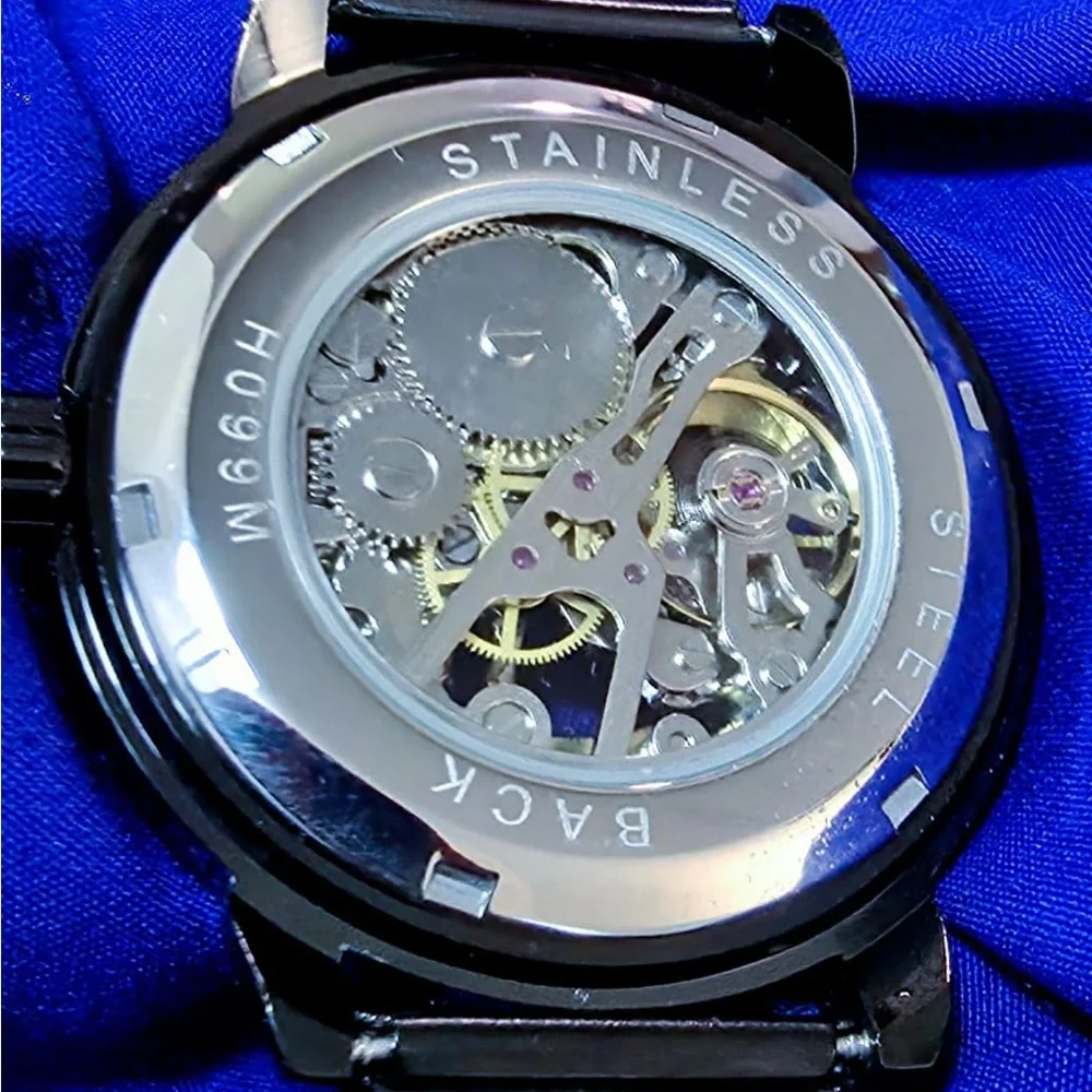 Forsining Black Skeleton Dial 42mm Automatic Mens Watch Sleek Like New